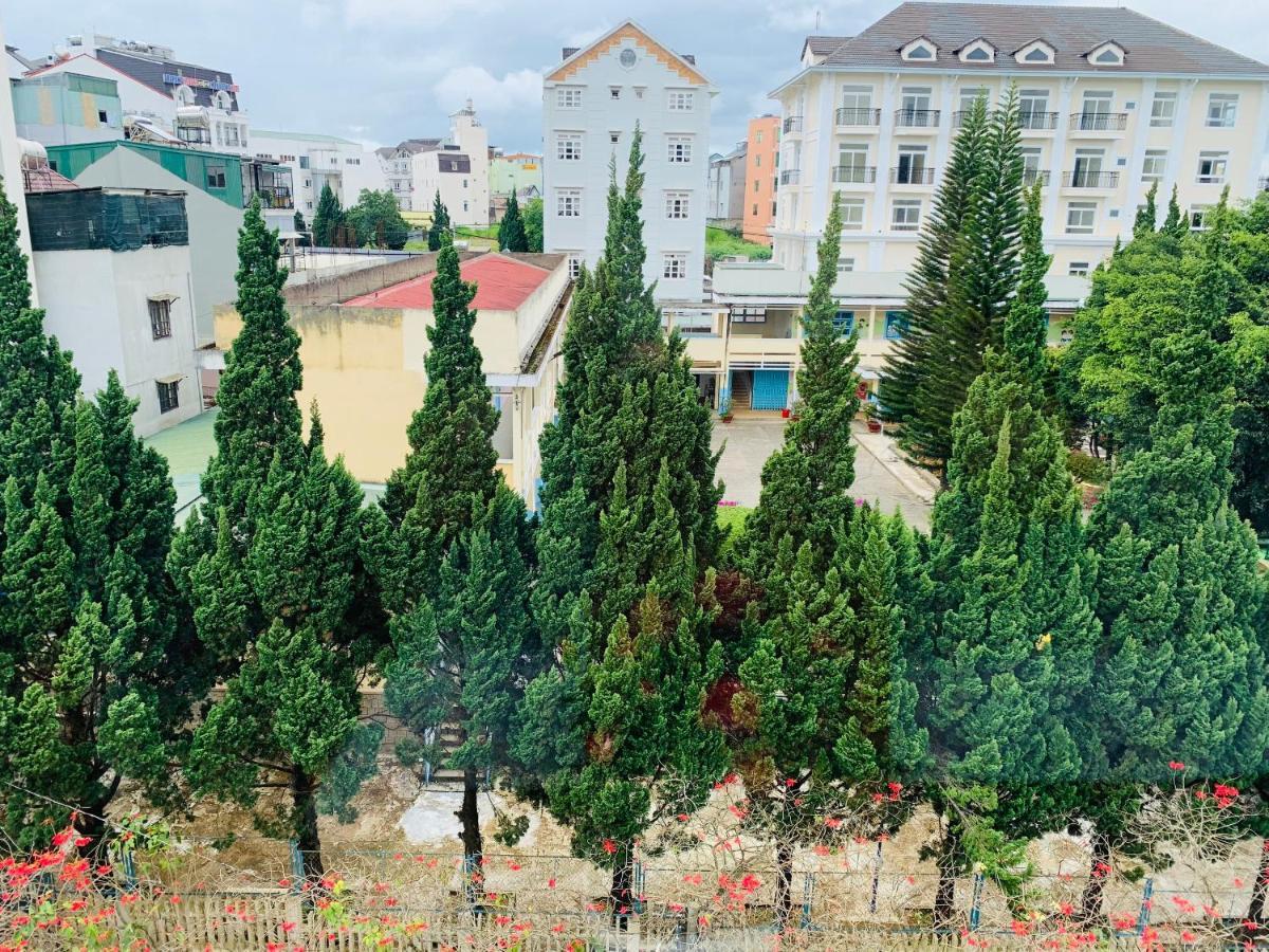 ホテル Khach San Xuan Quynh ダラット エクステリア 写真
